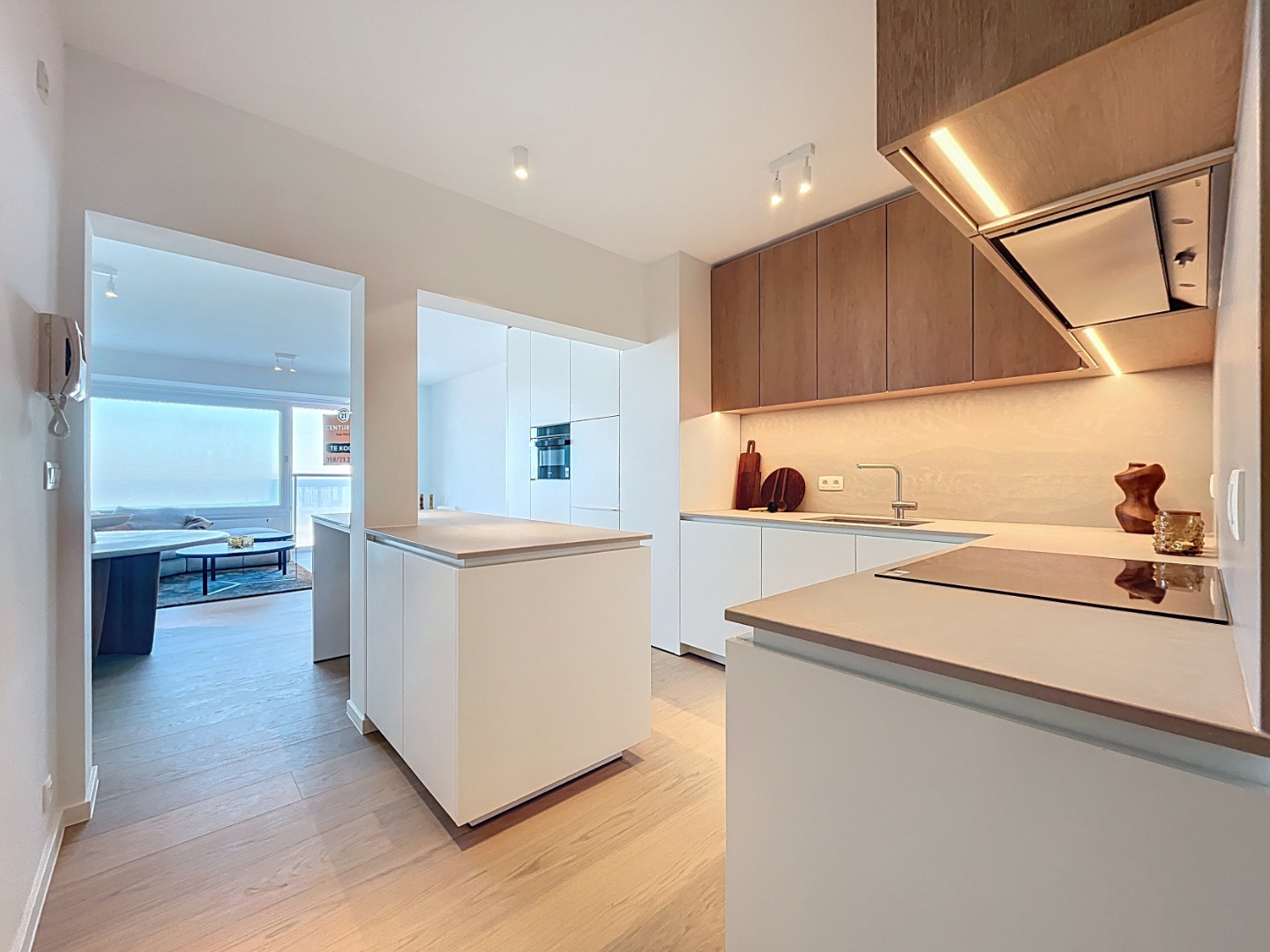 Nieuwe keuken in een kustappartement